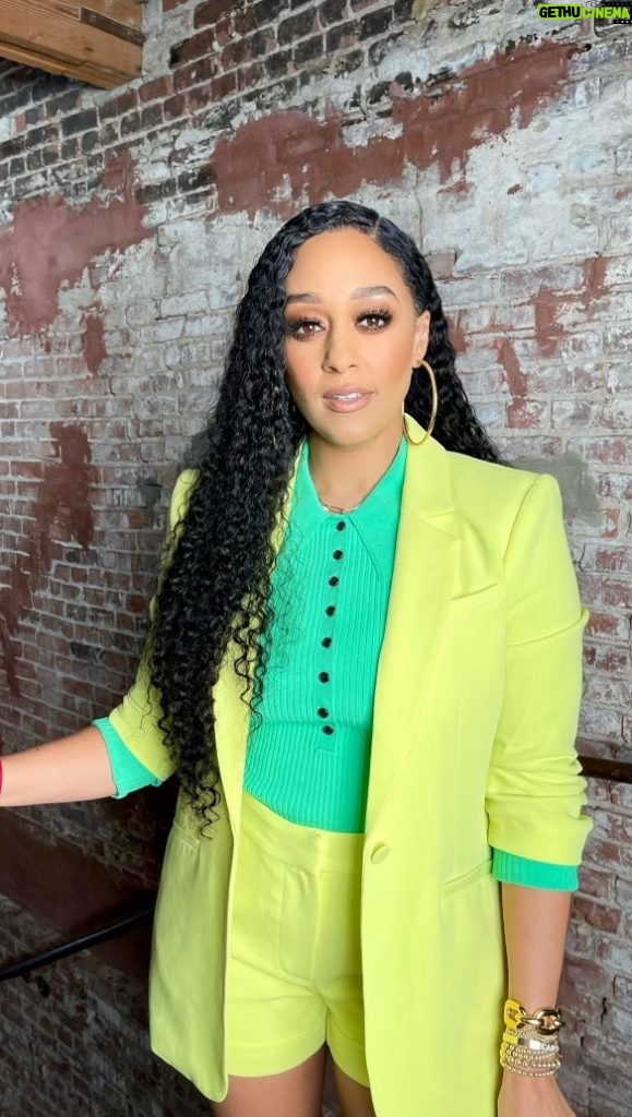 Tia Mowry Instagram - Silicones, buh-bye! This Earth Day, I’m sharing why Hemi15 is THE one ingredient I had to have in all of my @4ubytia products to keep those curls juicy and help protect Mother Earth! ➿🌎
