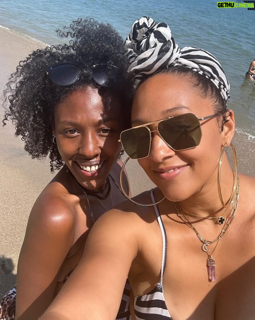 Tia Mowry Instagram - I am so happy I got to spend some time with my beautiful cousin @flowersake and my sweet daughter, Cairo, at the beach 🏖️ There is something so beautiful and healing that I have found in my friendships with the women in my life, and I want to spotlight the amazing Black women in my community who have been an essential part of my journey. There is understanding, compassion, and empathy that are built into these friendships, and an undeniable sense of affirmation that comes from being with my girls. As I continue to grow and heal, I want my little girl to also know and understand the beauty of Black Girl Magic 🫶🏽