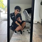 Tia Mowry Instagram - There’s something so bittersweet about a nice chop. It feels like a release of old memories, both good & bad, but also, an exciting start to a new era. I’m ready to embark on this chapter of my journey, and everyone knows that there’s nothing more monumental to mark it with than a fresh cut 💇🏽‍♀️