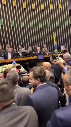 Tiago Pavinatto Instagram - #URGENTE - VICE-PRESIDENTE DO PT AGRIDE DEPUTADO DA DIREITA