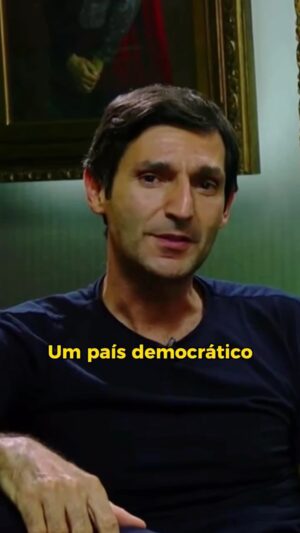 Tiago Pavinatto Instagram - Democracia é quando o povo tem a liberdade de expressão assegurada, tratando de exercê-la de forma pacífica.

Não há democracia quando as principais decisões de uma nação são tomadas por interpretações meramente pessoais, desconsiderando ou desrespeitando o que está previsto na Constituição do país.

Durante uma hora de papo bom e leve, eu e o meu amigo @pavinatto abordamos muitos temas que assolam o nosso Brasil. Vale a pena conferir.