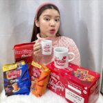 Tiara Andini Instagram - Selamat hari kasih sayang semuanyaaaaa! ❤️ Aku suka banget minum Kopi Good Day pas lagi me time atau sama orang-orang terdekat aku pas kita semua lagi quality time bareng. Nah, di momen Valentine ini, Kopi Good Day launching Special Edition Valentine Giftpack yang bisa kalian dapatkan di supermarket & hypermarket terdekat di kota kamu loh! 🥰 Pas dapet Good Day Valentine Giftpacknya aku hepi abisssss, apalagi pas tau @gooddayid lagi ngadain Photo Competition #BerduaBanyakRasa dan kasih hadiah couple gift yang warbyasah keceeeee! Kepoin instagram Good Day buat detailnya ya, wajib banget deh ikutannn! 🤗