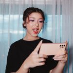 Tiara Andini Instagram - Weekend gini kalian lagi sibuk apa nih, Guys? Kalo aku sih lagi me time, main Mobile Legends pakai #GalaxyA53 5G yang punya 120Hz Refresh Rate smooth display, jadi sat set dan anti nge-lag! Kalo belum punya, buruan cek Instagram @samsungindonesia karena lagi ada promo Samsung Anniversary di bulan November! Oh iya, hari ini Grand Final Main Event @pialapresidenesports6 2022 loh!!! Jangan sampai kelewatan ya, karena selain kalian bisa nonton pertandingan Mobile Games, #GalaxyASeries 5G juga bakal kasih kalian AWESOME Experience yang belum pernah kalian dapetin dimana pun! Penasaran kan? Langsung aja visit booth Samsung Galaxy A Series 5G di Istora Senayan, sekarang!😉🙌🏻 #GalaxyASeries 5G #AwesomeGeneration #AwesomeGamingSeason