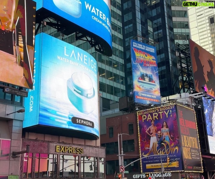 Tichina Arnold Instagram - Doing NYC with @TichinaArnold is so much fun 🗽 Livestream Tichina's and @BethBehrs's live stage show, FAME-ish, this Saturday at 7pm Eastern (4pm Pacific). Click the link in their bio to sign up now! Times Square, New York City