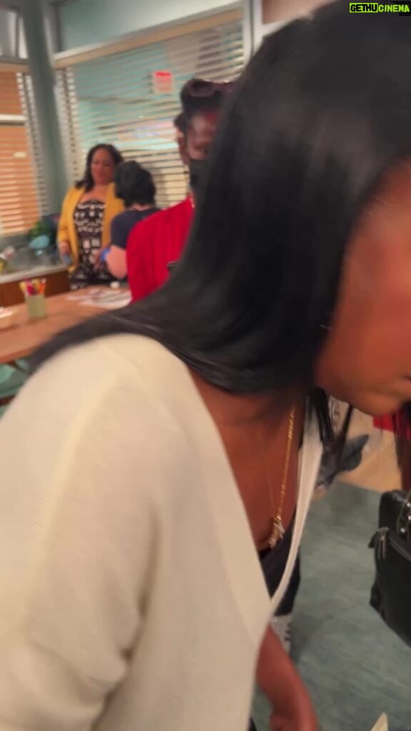 Tichina Arnold Instagram - Live on @theneighborhood Set. Tune in tonight at 8pm for the premiere only @cbs and @paramountplus CBS Studios-Radford
