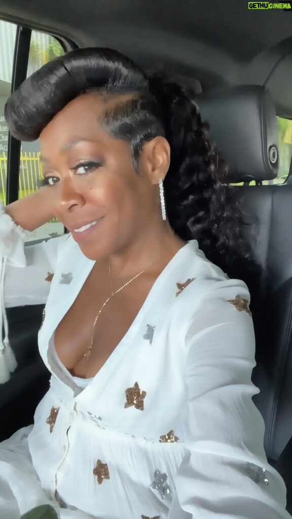 Tichina Arnold Instagram - Proof that I still suck at posting videos. Oh well. The Camera phone works great when you forget your mirror. On my way to the @aafca awards w/ my sis @tichinazenay #HappySaturday folks. Party like you mean it. Lol. Hair by :@hair_kritic_trenee