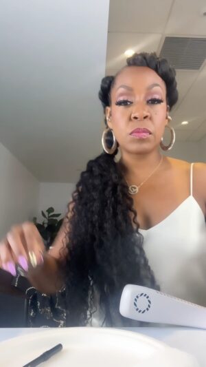 Tichina Arnold Instagram - Welp!..This video pretty much sums up my life at 52. Lol! #HappySaturday 
-Early Mornings
-Career
-Menopause 
-Fitness
&
-Cocktails. 
I had a blast on @edailypop with @justinasylvester & @comiclonilove on @eentertainment 
❤️ Live your Life to its FULLEST potential 💕 #RockOn