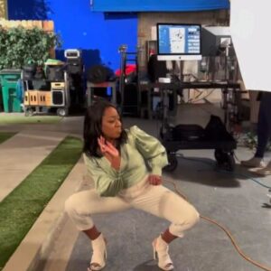 Tichina Arnold Instagram - My sister caught me in a dance at @theneighborhood final photoshoot for #Season4, it’s been a long & arduous Season. Looking forward to #Season5 Never stop dancing & the Music will live on. NOT SURE ABOUT THE KNEES THOUGH!  Oh well!  Lol! **** Song: #BAKWALAH ****Artists: @majorleaguedjz #Nvcho #Mathandos #C4djs  #AmapianoMusic 4Life  HAPPY FRIDAY!!!!