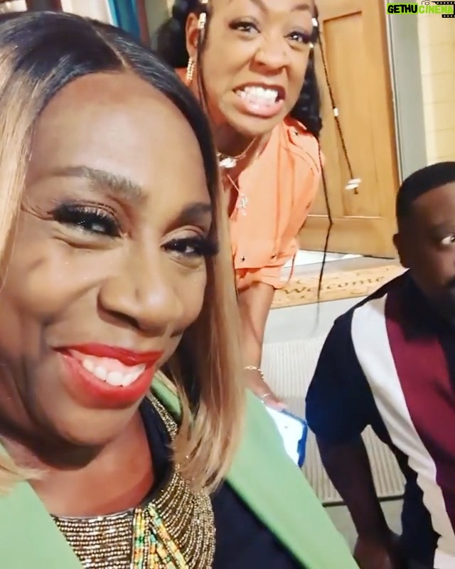 Tichina Arnold Instagram - I love this woman @ginayashere —— • Anyone need a black girl cockney gangster for a movie, your girl is READY! I'm pulling double duty this week. Shooting scenes as a wedding planner on @theneighborhood today, then back to being Kemi/writer/exec producer on #Bob❤️Abishola tomoro! But we got New episodes of @bobheartsabishola & @theneighborhood TONIGHT!!!!! WATCH US!!! 8 & 8.30/ 7, 7.30C @CBSTV WATCH IT!! #Bob❤️Abishola #bobheartsabishola #ginatvtakeover #comedian #writer #execproducer #ginabackinhollywood #livingmydream