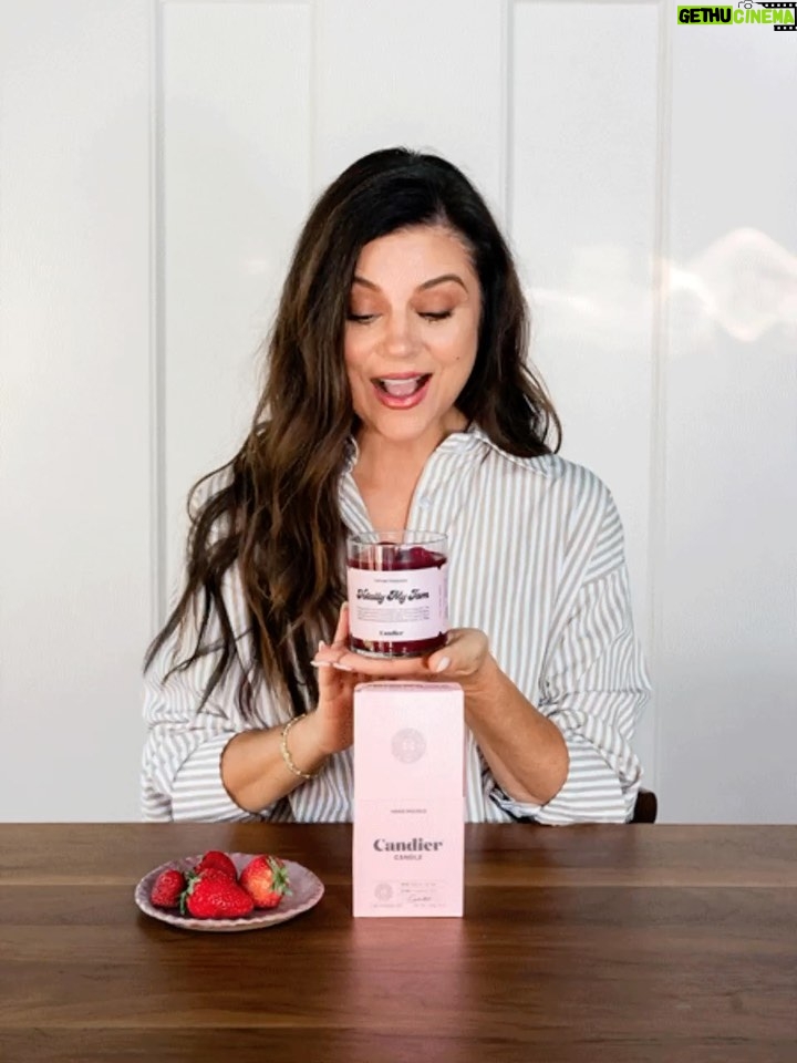 Tiffani Thiessen Instagram - Damn, it smells good in here. My new candle with @shopryanporter drops tomorrow! These babies are limited edition so grab yours while you can 🍓 #totallymyjam