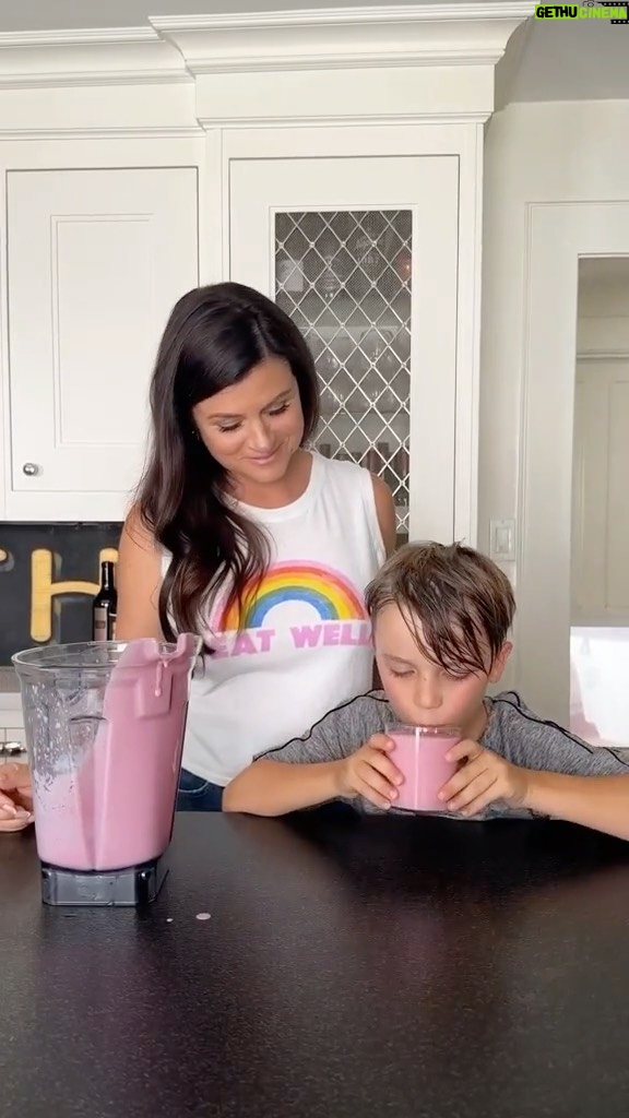 Tiffani Thiessen Instagram - Sneaking veggies into food for my kids is my favorite pastime. Recipe in #HereWeGoAgain!