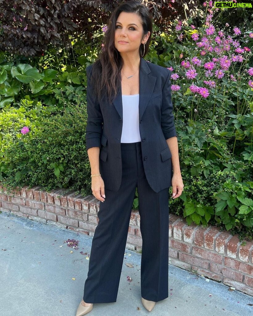 Tiffani Thiessen Instagram - I don’t remember the last time I got dressed up for 7 straight days! This was so fun. #ootd #ootw #booktour #fbf