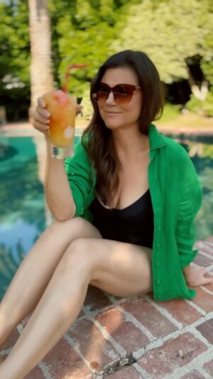 Tiffani Thiessen Instagram - Here to save you from this heat wave. My Hurricane Granita is worth the time it takes to freeze, I promise. One of my favorite cocktail recipes from #HereWeGoAgain, and there’s more where that came from 🍹👀