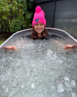 Tiffani Thiessen Instagram - Rain or Shine.. it’s still ice bath time 🧊#sundayfunday