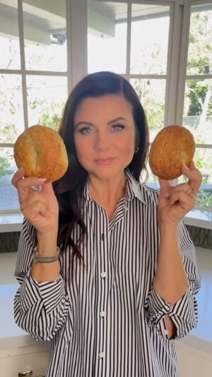 Tiffani Thiessen Instagram - You see stale bagels? 🥯 I see decadent French Onion Soup. 🥣Recipe in my book, Here We Go Again. It’s one on constant repeat in my house.