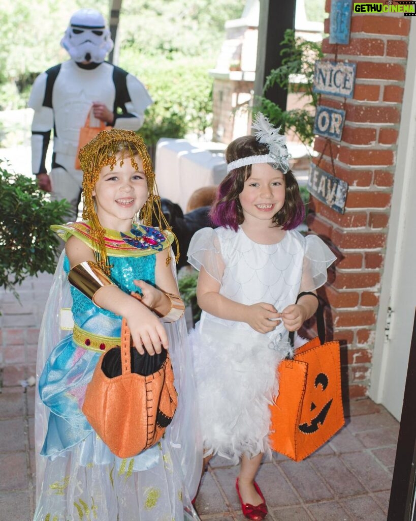 Tiffani Thiessen Instagram - #fbf I mean…. These two little girls. Where did the time go.