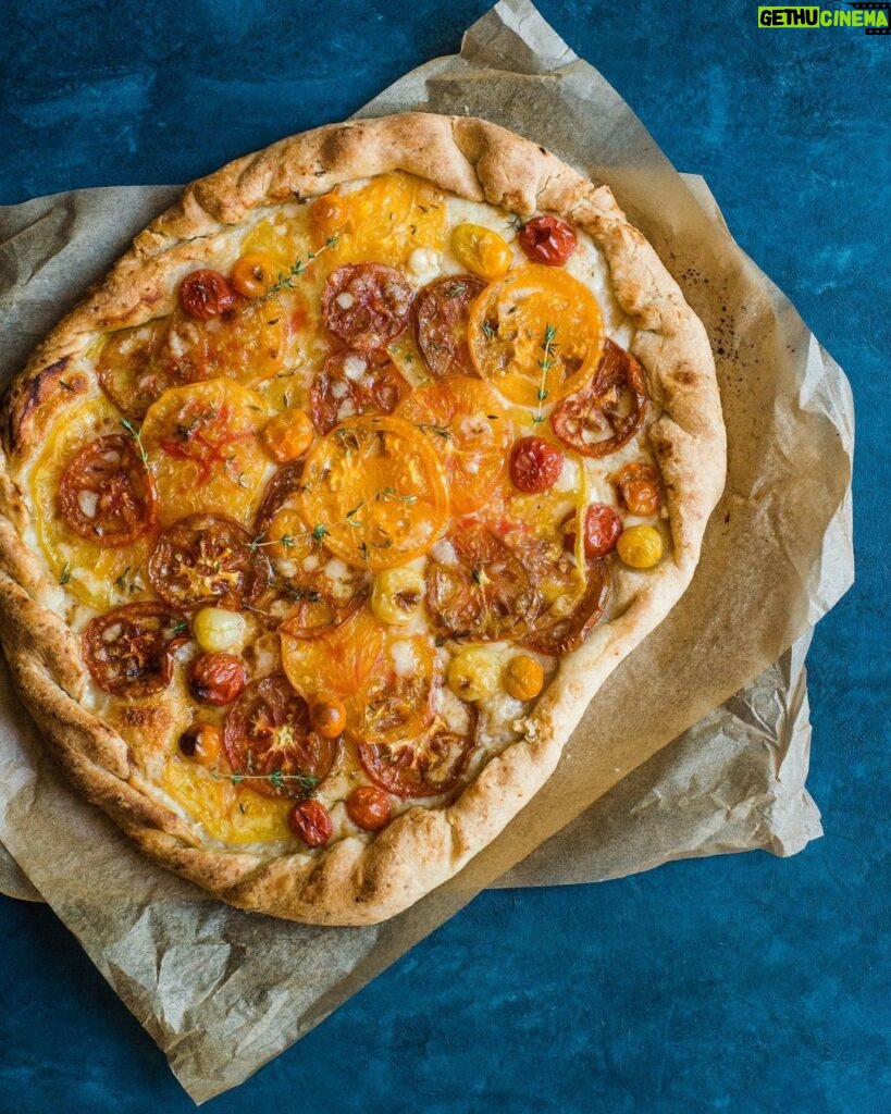 Tiffani Thiessen Instagram - I ❤️ tomato season! Check out this easy and delicious tomato tart #recipe on the #blog #linkinbio