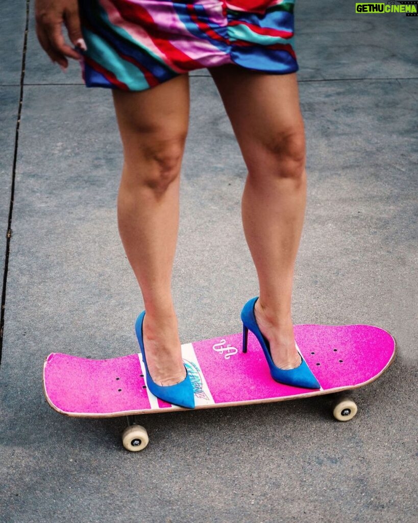 Tiffani Thiessen Instagram - Skating into the weekend 💕
