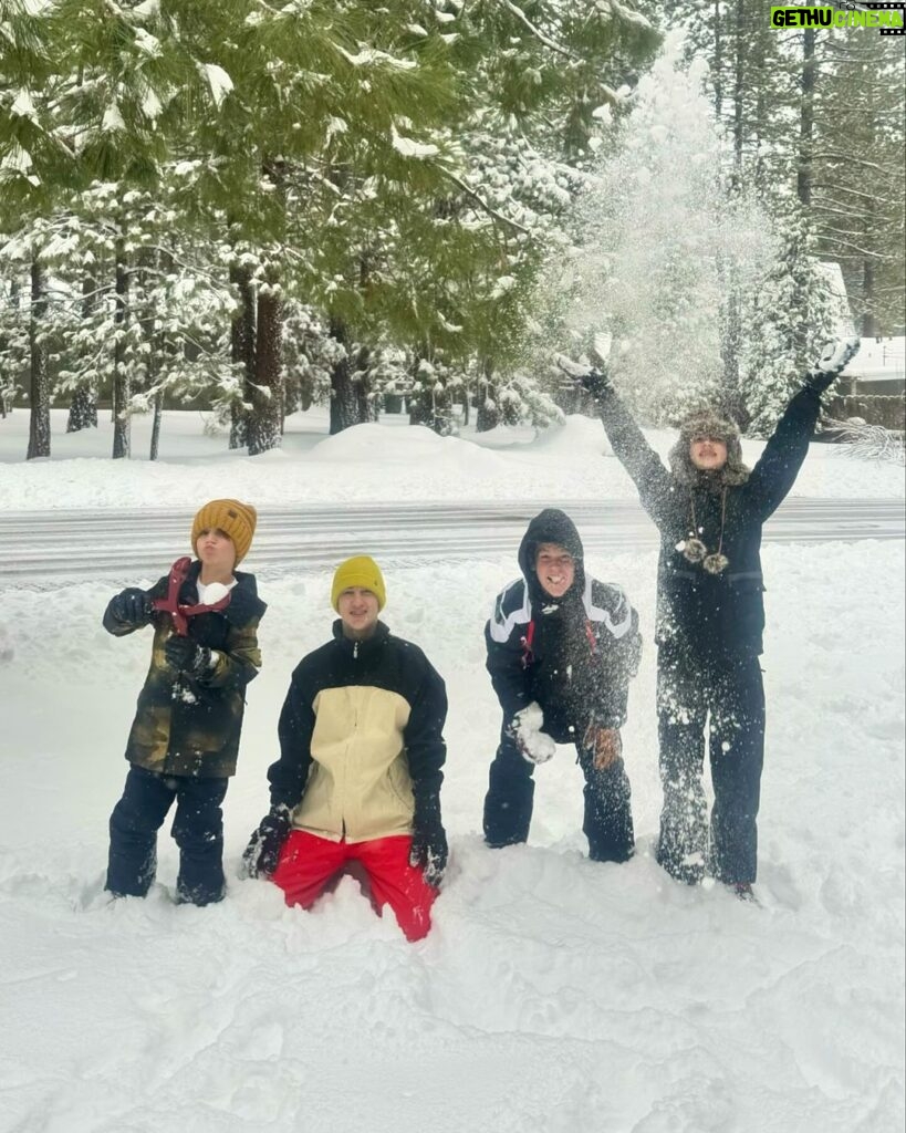 Tiffani Thiessen Instagram - What a fun couple of days hanging with the TX family who came west for their spring break. Boy did we make some memories. And a huge thank you to @lesleyfeldman for allowing us to crash at her cabin in #BigBear. ❤️