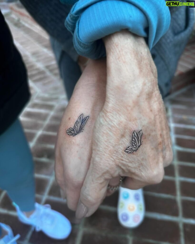 Tiffani Thiessen Instagram - Countdown to 50 continues- I got this stunning new tattoo from @cachotattoo It was truly special because I have always had a beautiful bond with my grandmother and she loved butterflies. My mom and I both dedicated these tattoos to her. She believed that butterflies symbolize transformation and rebirth and that after she left the human world, she would continue to show us she was with us in this form. 🦋 It also seems fitting as I feel a new sense of transformation as I’m about to turn 50. #happybirthday