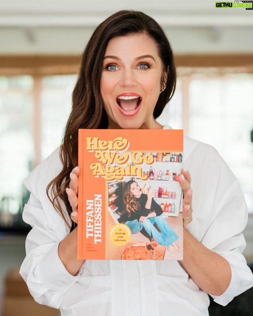 Tiffani Thiessen Instagram - There are a few autographed copies left of my cookbook, Here We Go Again. Head to the #linkinbio to grab yours before they disappear. 🧡#herewegoagain #cookbook #leftovers