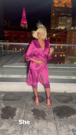 Tiffany Haddish Instagram - It’s cold outside, grab a coat 😘
‘
Glam team💫
@ernestocasillas 
@hair4kicks 
@waymanandmicah 
‘
#sheready #nbaallstarweekend