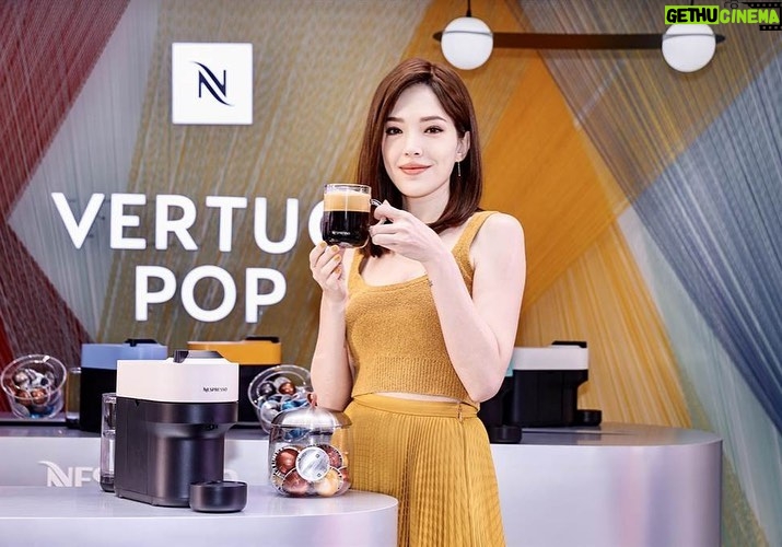 Tiffany Hsu Instagram - 今天的Nespresso 謝謝各大攝影大哥們把我拍的漂漂亮亮❤️（借用圖片 Makeup: @backstagejimywu Hairstyles: @chuan518 Stylist: @zestylingstudio #VERTUO POP #生活不簡單 #讓喝完美的咖啡變得簡單 #永續 #完美鋁程