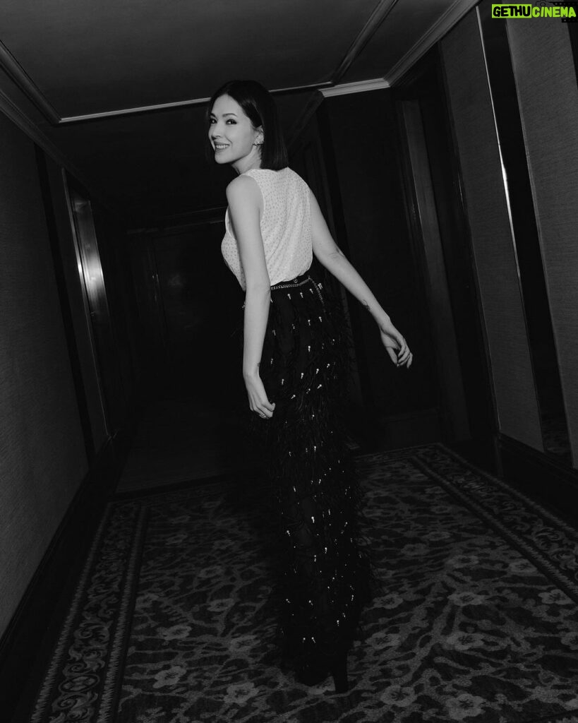 Tiffany Hsu Instagram - 美好的夜晚 有Chanel 的陪伴♥️ #ASIAN FILM AWARDS #亞洲電影大獎 #CHANELCruise #CHANELFineJewelry #CHANELMakeup Makeup: @backstagejimywu Hairstyles: @chuan518 @chanelofficial @chanel.beauty