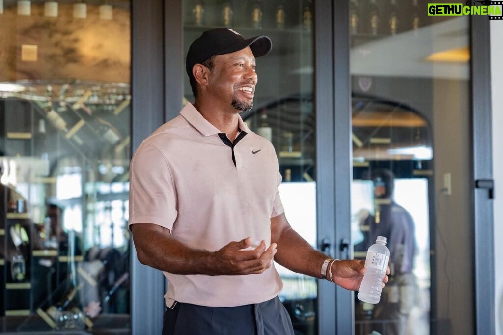 Tiger Woods Instagram - I’m thrilled to announce @thewoodscabo officially opens tomorrow. A legendary sports bar experience, The Woods Cabo seamlessly combines the elevated feel of @thewoodsjupiter with the natural beauty of Cabo and the distinct luxury synonymous with @diamantecabosanlucas. The perfect place to relax and unwind after a round at El Cardonal, the first course I designed with @tgr.design. We’re excited to bring The Woods experience full circle here in Cabo!
