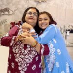 Tina Datta Instagram - The best hugs are with my Mamma-Mia!!! Celebrating Sunday and the jadhoo ki jhappis with Mummy!!!! 🤗❤️ . . @madhu.datta19 #FamilyDatta #hugday #valentinesweek #FamilySunday #MummyDatta #TinaKiMummy #feelkaroreelkaro #feelitreelit #reels #sunday #sundayvibes #family #familytime #love #goodvibes #explorepage #tinadatta