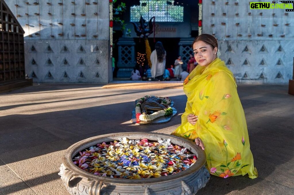 Tina Datta Instagram - Devi is like a scream- a madness that is neither insanity nor compulsiveness, but pure ecstasy.. In celebrating the Divine Feminine , you’ll know the true beauty of life.. Feminine is a powerful dimension of life .. without the feminine energy, or “shakti”, there would be nothing in existence.. ~ Sadhguru . . #devi #lingabhairavi #sadhguru #isha Isha Yoga Centre, Coimbatore