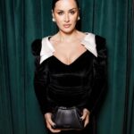 Tina Kandelaki Instagram - Премьера фильма «Императрицы». Сколько вложено энергии и времени в этот проект. Фильм получился не только красивый, но и эмоциональный, сильный и вдохновляющий. Эта история определенно заслуживает вашего внимания и обсуждений. Поздравляю всех коллег с премьерой! В кинотеатрах с 26 октября.