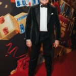Tina Kandelaki Instagram - Вчерашняя презентация сезона — настоящий ураган. Как может быть иначе, если работает команда лучших на рынке! Мы стремительно движемся вперед и работаем как конвейер по производству новых форматов, интересных программ и крутых звезд. Мы ценим и благодарим вас, наши дорогие зрители, за интерес и любовь к нашим проектам! Еще раз с 25-летием, мой любимый канал ТНТ!🎉