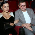 Tina Kandelaki Instagram - Лучшие заголовки, как всегда, у Комсомольской правды. Премьера фильма «Императрицы» действительно вызвала немало шума. А какой заголовок статье дали бы вы? P.S. Молодой муж… Когда уже ты станешь немолодым😂
