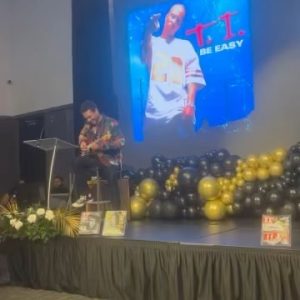 Tiny Harris Instagram - We celebrated our King @tip for #TrapMusik all our kids got together to celebrate the greatness of their father. @zonniquejailee @buddyred @domani @deyjahimani @the_next_king10 @heiressdharris did their thang!! Ps @majorpharris had finals so he didn’t have time for us lol 🤪 #ThisFamilyGotRealTalent #HustleFamily #WeLitFr #GodGotHisHandsOnUsFr 🙏🏼😍❤️