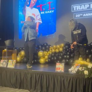 Tiny Harris Instagram - We celebrated our King @tip for #TrapMusik all our kids got together to celebrate the greatness of their father. @zonniquejailee @buddyred @domani @deyjahimani @the_next_king10 @heiressdharris did their thang!! Ps @majorpharris had finals so he didn’t have time for us lol 🤪 #ThisFamilyGotRealTalent #HustleFamily #WeLitFr #GodGotHisHandsOnUsFr 🙏🏼😍❤️