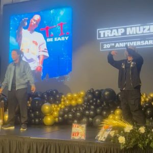 Tiny Harris Instagram - We celebrated our King @tip for #TrapMusik all our kids got together to celebrate the greatness of their father. @zonniquejailee @buddyred @domani @deyjahimani @the_next_king10 @heiressdharris did their thang!! Ps @majorpharris had finals so he didn’t have time for us lol 🤪 #ThisFamilyGotRealTalent #HustleFamily #WeLitFr #GodGotHisHandsOnUsFr 🙏🏼😍❤️