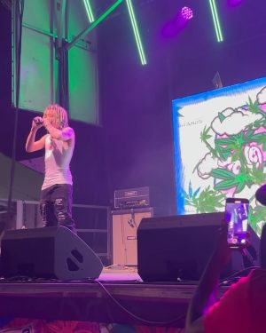 Tiny Harris Instagram - 420 was a whole vibe! Got to see 3 of our boys perform on stage back to bck @buddyred @the_next_king10 @domani & it went something like this…. Gotta appreciate how totally different the 3 are frm each other!! Proud of my lil family tree

Thank you @mshannahkang for having them at such a dope event! S/O yo @babyjade @bigbankdte hosting! All my baby mama’s together celebrating our babies!! @ms_niko_ @lashondixon can’t forget our beautiful girls there supporting! #HustleFamily #420 #BuddyRed #King #Domani #Zonnique #Deyjah 👑🔥✅