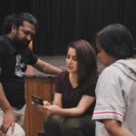 Tisca Chopra Instagram - The movies, the magic of story and the search for a truthful performance, always been the story of my life .. So when I decided to direct, it had to be a film about an actor, and how far she would go for a truthful performance .. If you haven’t seen it, #Rubaru (link in bio) is on @youtube on the @largeshortfilms platform who are my dear producers for all short films I have made so far.. #Chutney and #chhuri A big shoutout to my cast and crew @arjun__mathur @chitrashi @raysirsha #biswadeepchatterjee @singvikram.83 @shrutimahajancasting @mastercutpictures @anuishma @antaraclicks @farooquinaved @anantfilms @namshenoy3 #konarksaxena #gunjanarora #rahuljain #everydayslay