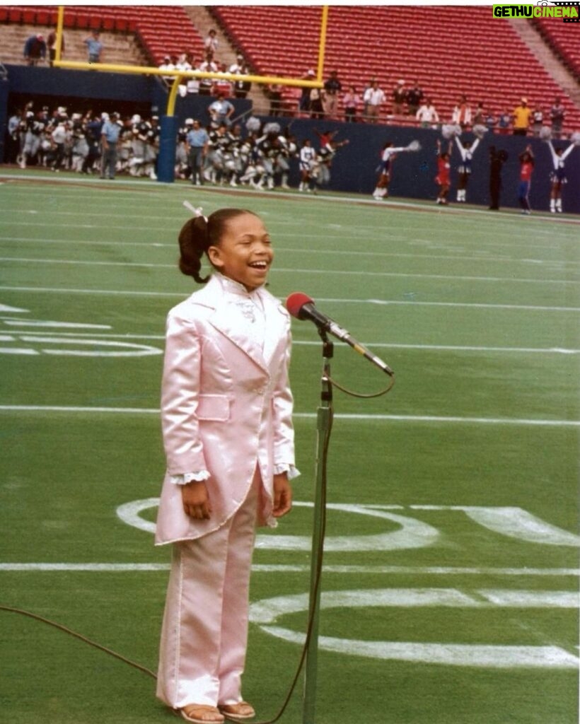 Tisha Campbell Instagram - Gen X and Gen Z in full effect! Giant stadium #nationalathum and #themartinshowreunion #pinksuit