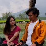 Tissa Biani Azzahra Instagram - film Setengah Hati mulai hari ini tayang di bioskop! @filmsetengahhati 😍