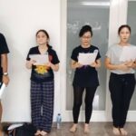 Tissa Biani Azzahra Instagram - Proses workshop Gadis Kretek yang dilakukan selama sebulan lebih. Proses yang sungguh menyenangkan, menyelami karakter yang berbeda beda, membaca skenario bersama, membangun chemistry dll, Banyak sekali ilmu2 yang bisa aku dapat didalam proses workshop, thank u bapakku @rukmanrosadi_ selaku acting coach yang sudah banyak sekali membantu kami para cast untuk bisa memberikan hasil yang maksimal di Gadis Kretek 🤍
