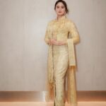 Tissa Biani Azzahra Instagram - Bismillahirrahmanirrahim.. Gala Premiere My first movie in Malaysia “PENDEKAR AWANG” Me as Besah. coming soon 11 January 2024 in Pawagam! Jom saksikan! 🤗🏹🇲🇾 make up by my self hair do by @zhuang_by.maddy photo by @xrifaldi Custom kebaya janggan with embellished gold songket by @fadlan_indonesia gold accessories by @gelap.ruangjiwa stylist @imeldaimew Kuala Lumpur Malaysia