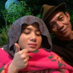 Tissa Biani Azzahra Instagram - Alhamdulillah Gadis Kretek baru saja mendapatkan award dari Google Indonesia sebagai film dengan Penelusuran Trending Teratas nomor 1 di google search tahun 2023! masih gak nyangka aku bisa ada didalam project ini. bersyukur banget!! ❤️❤️🙏🏻🥺 terimakasih banyak untuk bu producer bu shanty dan rekan2 base, team Netflix , dynamic duo director bu dini dan mas ifa atas kesempatannya dan kepercayaannya kepada ku membawakan karakter bernama “Rukayah” , untuk mba tasia mba diana om asrop synergy management team , tak lupa terimakasih sekali untuk mas widhi dan om rudi team sebagai castdir dan seluruh crew departement yang ga bisa aku sebutin satu persatu disini sudah memberikan yang terbaik dan sudah banyak sekali membantu ku dalam berproses, team makeup, wardrobe,art,cameramen,pu,telco semuanyahh 🤍🤍🤍 untuk bapakku selaku acting coach om rukman rosadi , and special thanks untuk all cast!! tanpa kalian apalah jadinya aku.. plis yang gak disebutin jangan marah ya… intinya LOVE U GUYS SO MUCH 🤍🤍 See u in another project!! masih gabisa move on aku tu