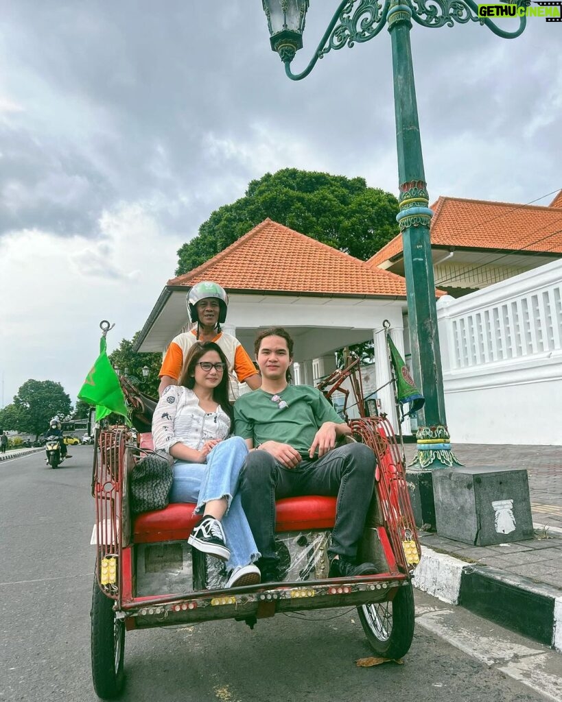 Tissa Biani Azzahra Instagram - Alhamdulillah, setelah sekian lama bisa melepas rindu dengan kampung halamanku bersama wong Suroboyo. setelah acara @jaffjogja 🥰 Special Region of Yogyakarta