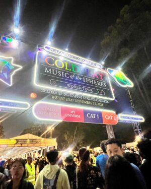 Tissa Biani Azzahra Instagram - Masya Allah Tabarakalah.. 
My first @coldplay concert 🪐
moment yang takkan terlupakan.