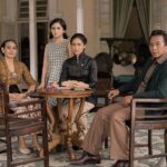 Tissa Biani Azzahra Instagram - Keluarga Idroes Moeria. 1965 #Gadiskretek now playing only on @netflixid 🖤