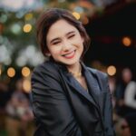 Tissa Biani Azzahra Instagram - Memerankan Rukayah di series GADIS KRETEK adalah salah satu tantangan yang besar untukku. karena harus bergelut dengan konsistensi karakter dalam era waktu yang beda yaitu Kecil-Remaja-Dewasa. gak sabar banget 2 november tayang di @netflixid ❤️😍 photo by @armanfebryan