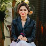 Tissa Biani Azzahra Instagram - Memerankan Rukayah di series GADIS KRETEK adalah salah satu tantangan yang besar untukku. karena harus bergelut dengan konsistensi karakter dalam era waktu yang beda yaitu Kecil-Remaja-Dewasa. gak sabar banget 2 november tayang di @netflixid ❤️😍 photo by @armanfebryan