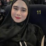 Tissa Biani Azzahra Instagram - Alhamdulillah Masya Allah, thank u Allah you have given me a chance to meet Ustadzah Dunia Shuaib in person. she has inspired us so much to always be strong and grateful 🩷 special thanks to ustadzah @okisetianadewi for helping me and tante @mulanjameela1 to take a photo with Ustadzah Dunia. 😂🙏🏻 May Allah bless us